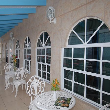 Deyna'S City Inn St. George's Esterno foto