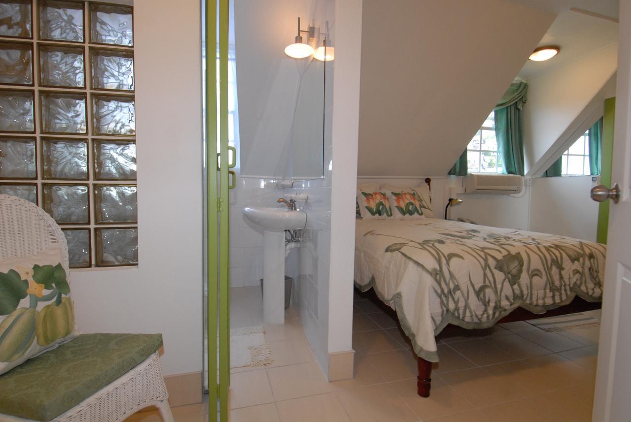 Deyna'S City Inn St. George's Esterno foto