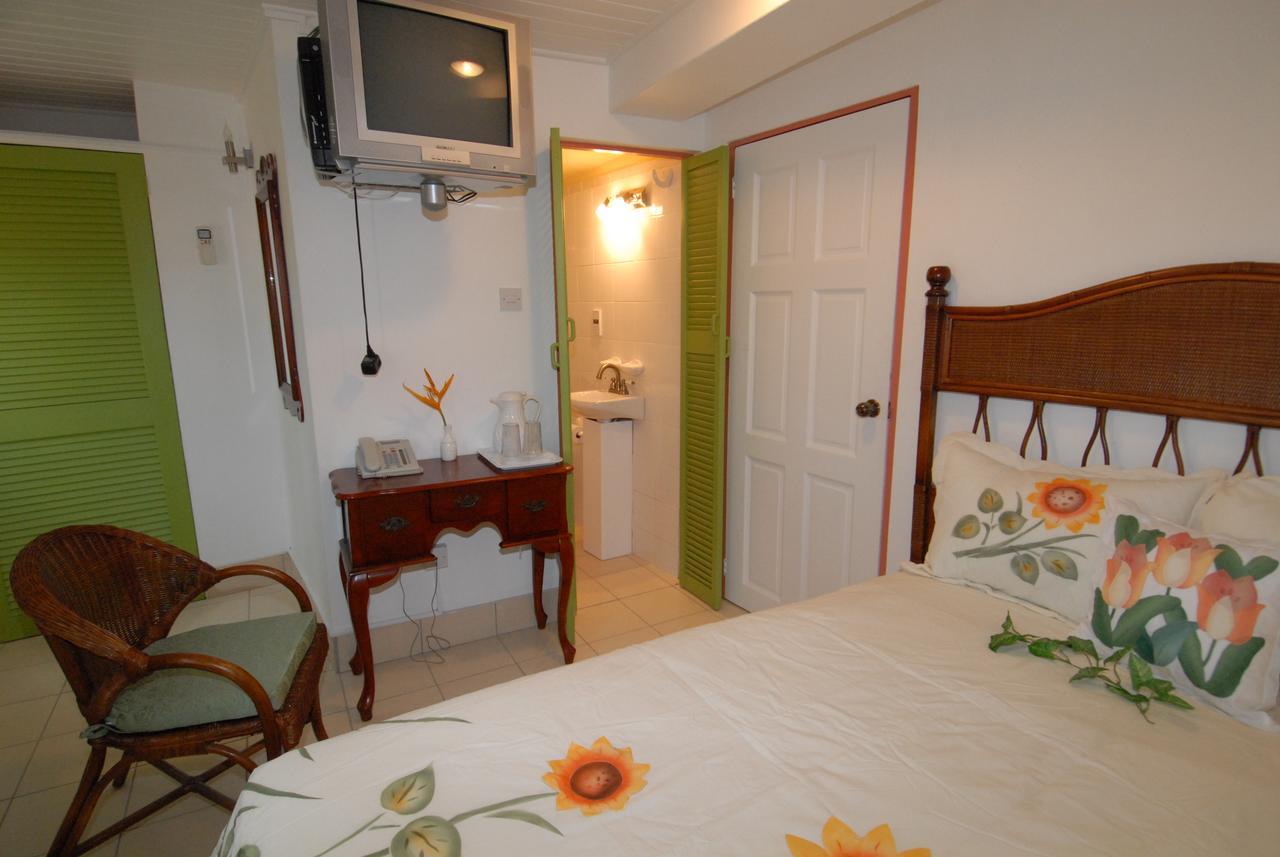 Deyna'S City Inn St. George's Esterno foto