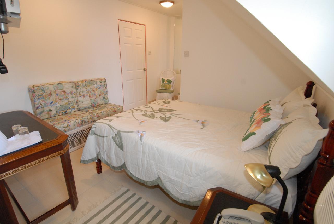 Deyna'S City Inn St. George's Esterno foto