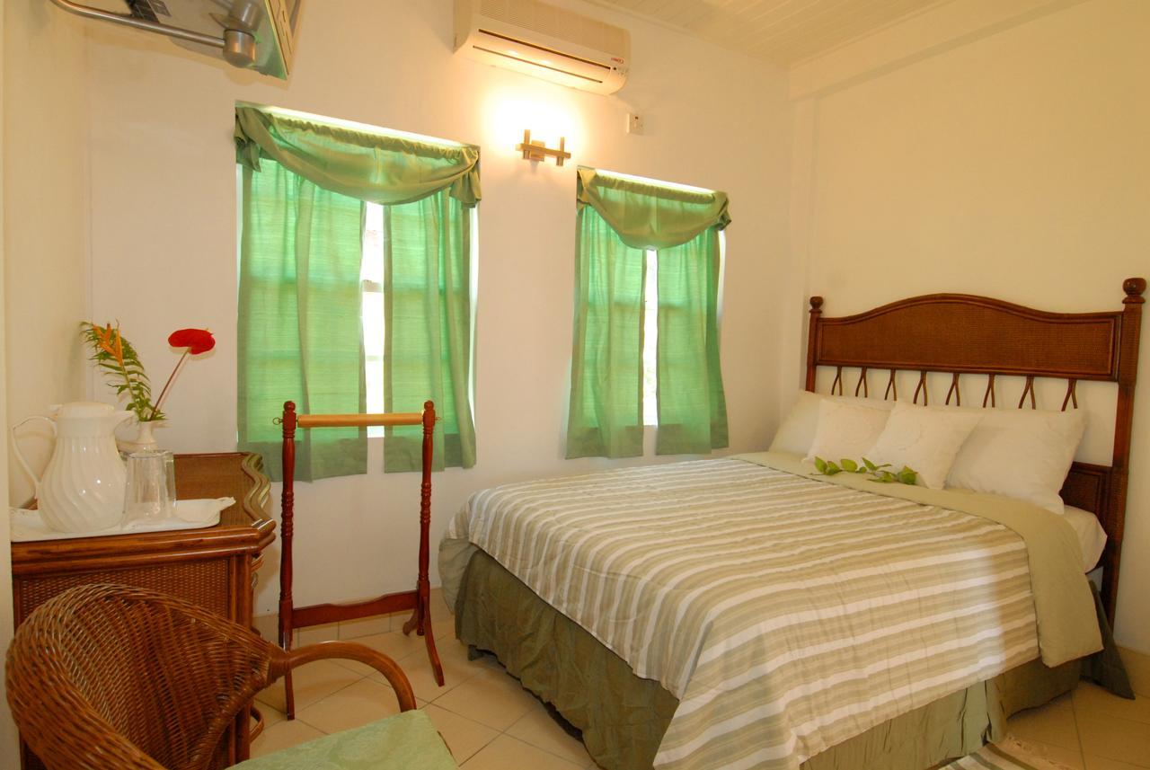 Deyna'S City Inn St. George's Esterno foto