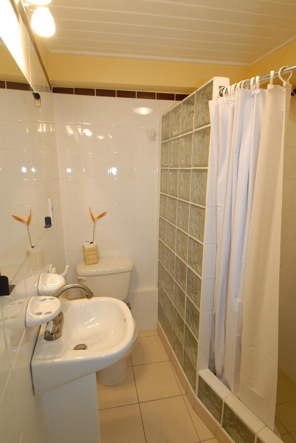 Deyna'S City Inn St. George's Esterno foto